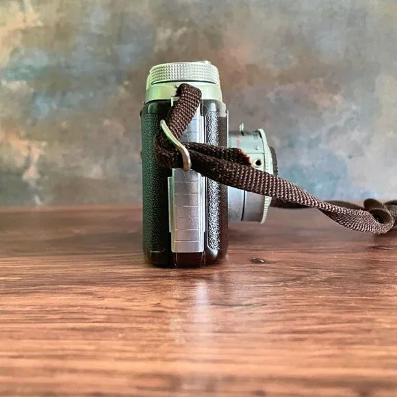 Vintage Kodak Pony 135 Camera with Leather Case (1950's) - Picture 10 of 16